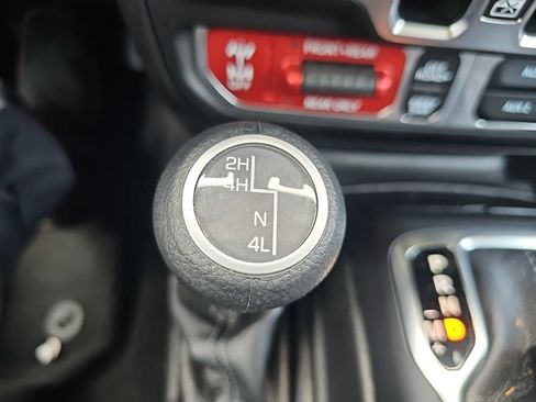 Used 2025 Jeep Wrangler Unlimited Rubicon AWD/4WD image 46