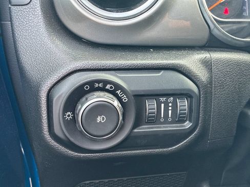 Used 2022 Jeep Wrangler Unlimited Sahara w/ LED Lighting Group AWD/4WD image 27