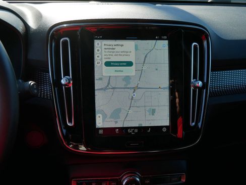 Certified 2022 Volvo XC40 P8 Recharge Ultimate image 22