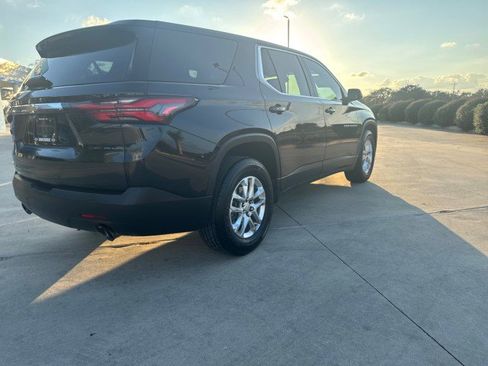 Used 2022 Chevrolet Traverse LS image 14