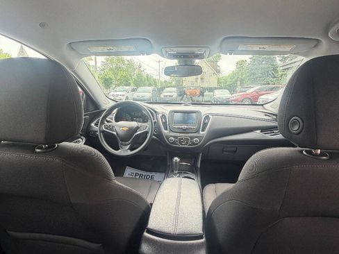 Used 2017 Chevrolet Malibu LT FWD image 34