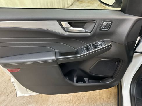 Used 2024 Ford Escape Platinum w/ Premium Technology Package image 27