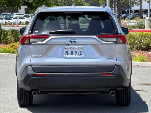 Used 2023 Toyota RAV4 LE AWD/4WD image 5