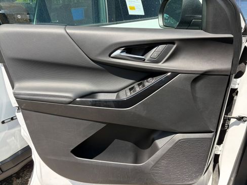 Used 2025 Chevrolet Equinox LT FWD image 18