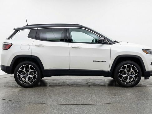 Used 2025 Jeep Compass Limited AWD/4WD image 11
