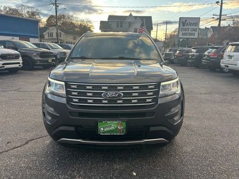 Used 2017 Ford Explorer XLT AWD/4WD image 4