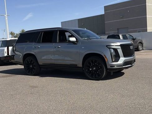 Used 2025 Cadillac Escalade Sport Platinum w/ LPO, ONYX Package AWD/4WD image 4