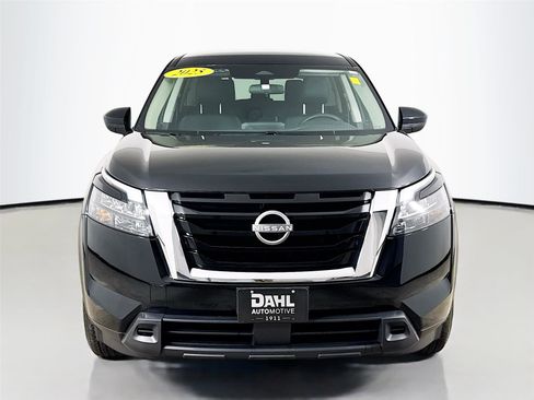 Used 2025 Nissan Pathfinder S image 3