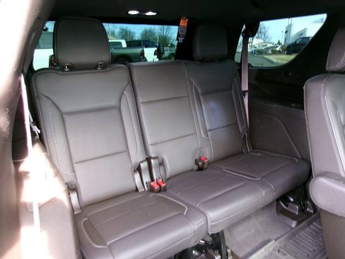 Used 2021 GMC Yukon Denali w/ Denali Premium Package image 12