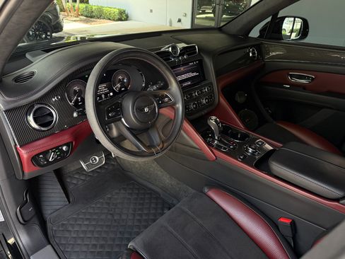 Used 2022 Bentley Bentayga AWD/4WD image 25