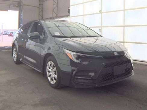 Used 2025 Toyota Corolla SE image 4