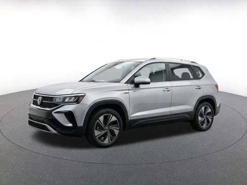 Used 2026 Volkswagen Taos SE AWD/4WD image 3