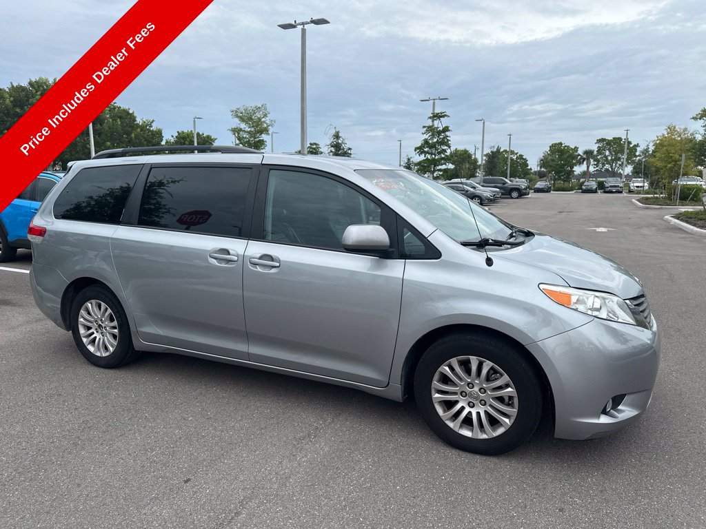 Used 2014 Toyota Sienna XLE FWD image 4