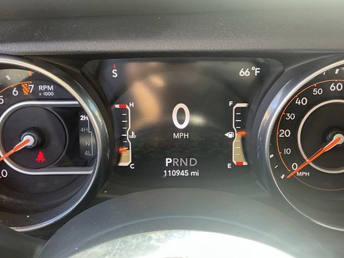 Used 2018 Jeep Wrangler Unlimited Sahara image 34