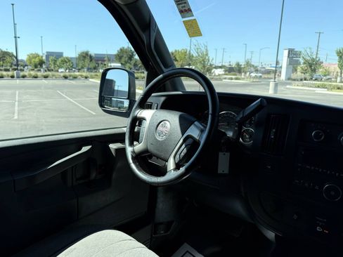 Used 2017 GMC Savana 2500 RWD image 33