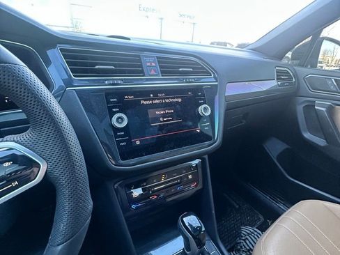 Used 2024 Volkswagen Tiguan SE R-Line image 10