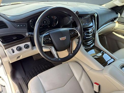Used 2020 Cadillac Escalade Premium Luxury AWD/4WD image 3