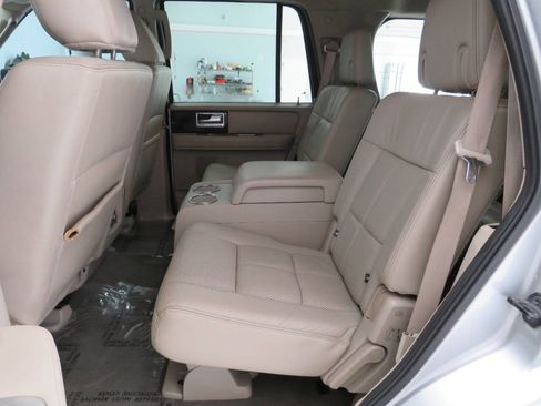 Used 2010 Lincoln Navigator 4WD image 14