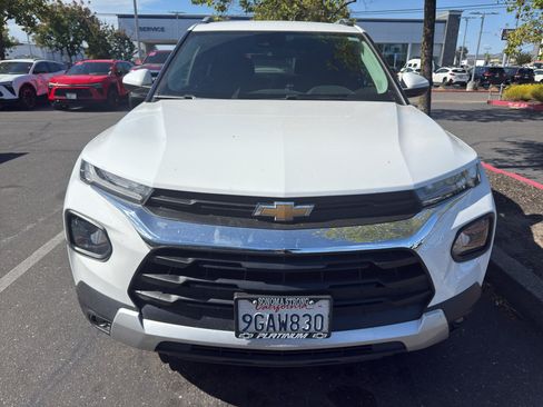Used 2023 Chevrolet TrailBlazer LT FWD image 2