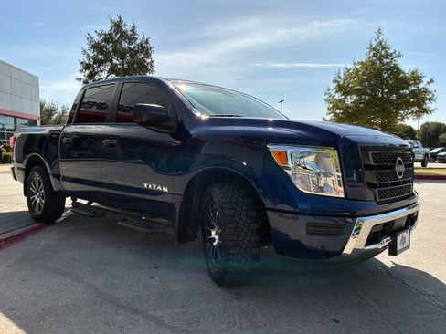 Used 2023 Nissan Titan SV w/ SV Convenience Package RWD image 4