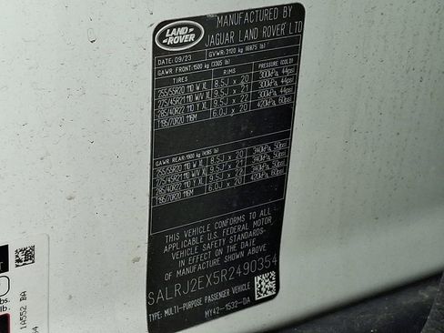 Used 2024 Land Rover Discovery S AWD/4WD image 30