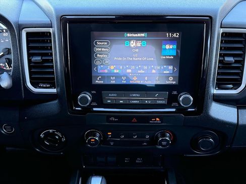 Used 2024 Nissan Frontier SV image 18