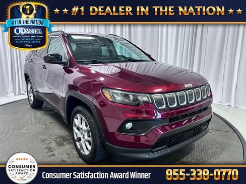 Used 2022 Jeep Compass Latitude image 1