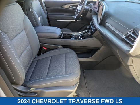 Used 2024 Chevrolet Traverse LS image 40