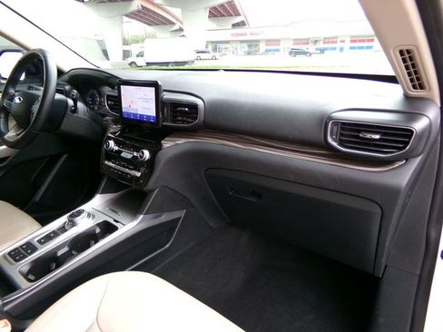 Used 2021 Ford Explorer Limited w/ Equipment Group 301A image 17