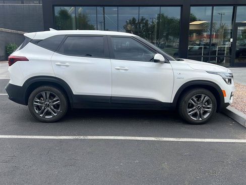 Used 2023 Kia Seltos LX AWD/4WD image 4