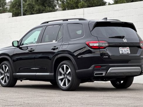 Certified 2025 Honda Pilot Elite image 3