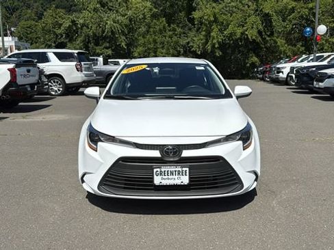 Used 2025 Toyota Corolla LE FWD image 2