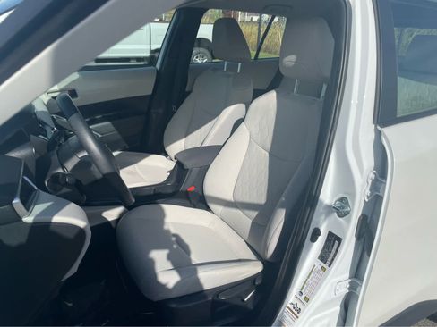 Used 2024 Toyota Corolla Cross L image 13