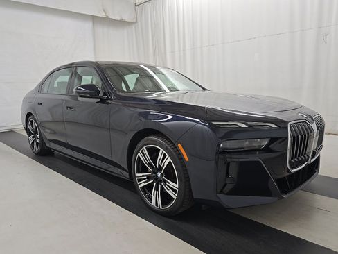 Used 2023 BMW i7 xDrive60 AWD/4WD image 1