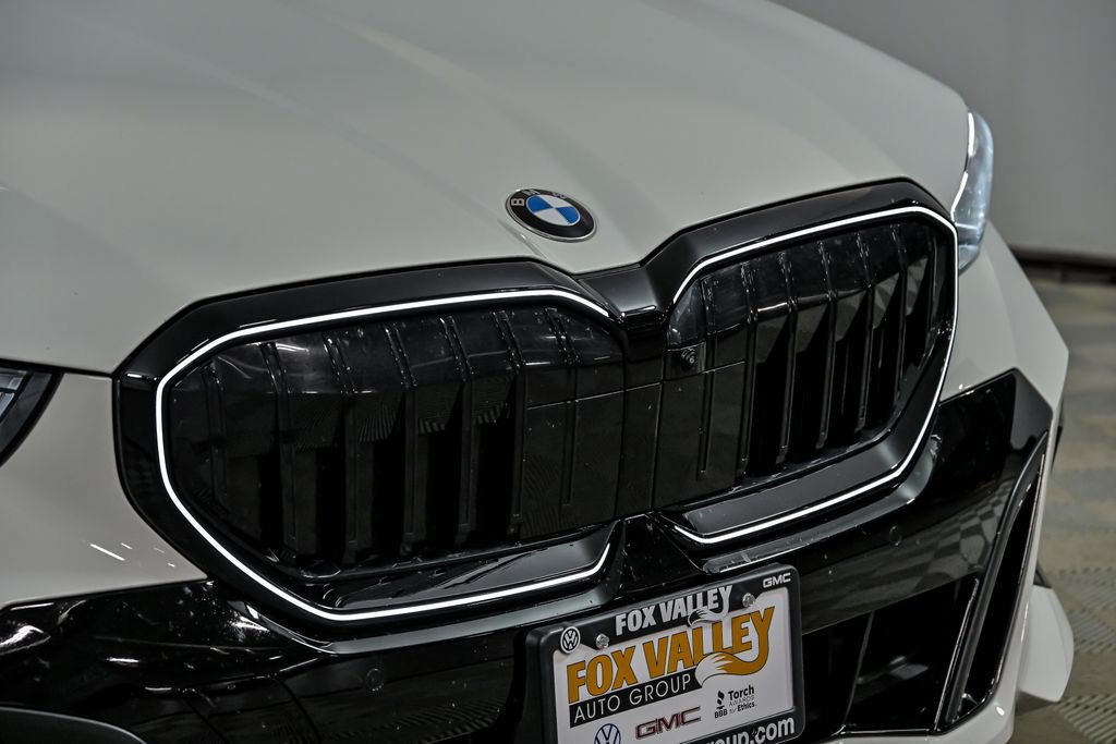 Used 2025 BMW 530i xDrive w/ M Sport Package AWD/4WD image 5