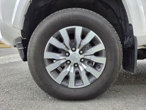 Used 2023 Toyota Tacoma Limited w/ Black Out Package (TMS) image 10