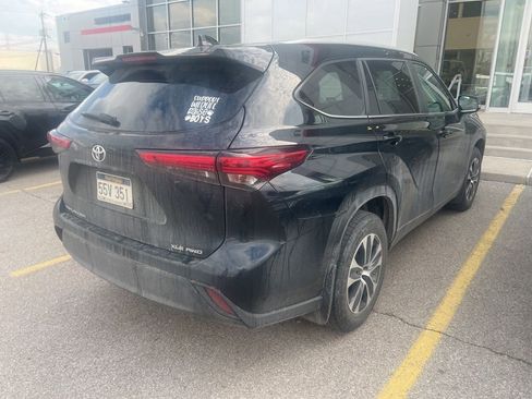 Used 2023 Toyota Highlander XLE image 12