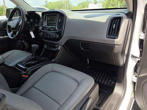 Used 2018 Chevrolet Colorado W/T w/ WT Convenience Package AWD/4WD image 11