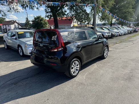 Used 2021 Kia Soul LX FWD image 4