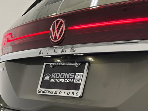 Used 2025 Volkswagen Atlas SEL Premium R-Line AWD/4WD image 8