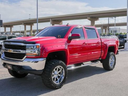 Used 2018 Chevrolet Silverado 1500 LT AWD/4WD image 19