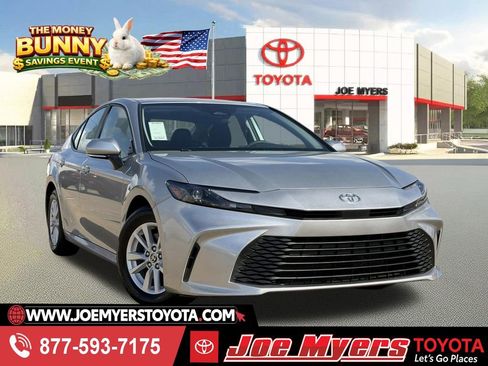 Used 2025 Toyota Camry LE FWD image 1