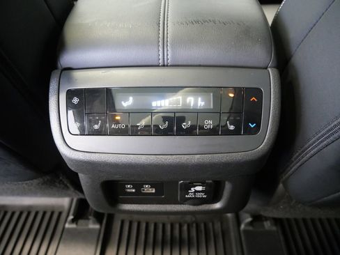 Used 2024 Nissan Pathfinder Platinum AWD/4WD image 38