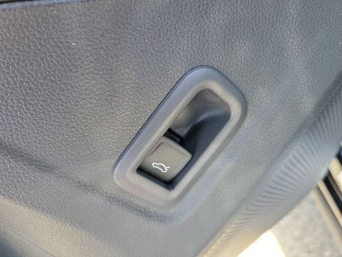 New 2026 Volkswagen Tiguan SE FWD image 16