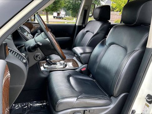 Certified 2016 INFINITI QX80 4WD w/ Driver's Assistance Package image 15