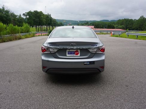 Used 2014 Hyundai Sonata Hybrid FWD image 18