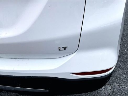 Used 2022 Chevrolet Equinox LT w/ Driver Convenience Package image 23