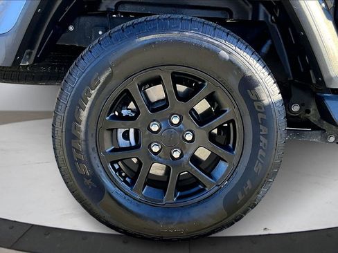 Certified 2023 Jeep Gladiator Overland image 35