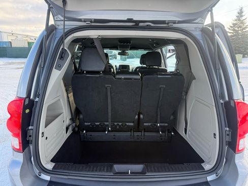 Used 2019 Dodge Grand Caravan SXT image 15