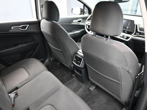 Used 2023 Kia Sportage LX image 40